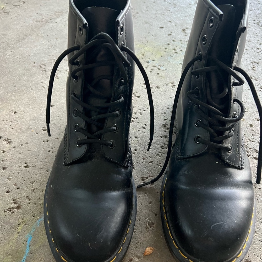 Doc Martens mens boots- worn once.